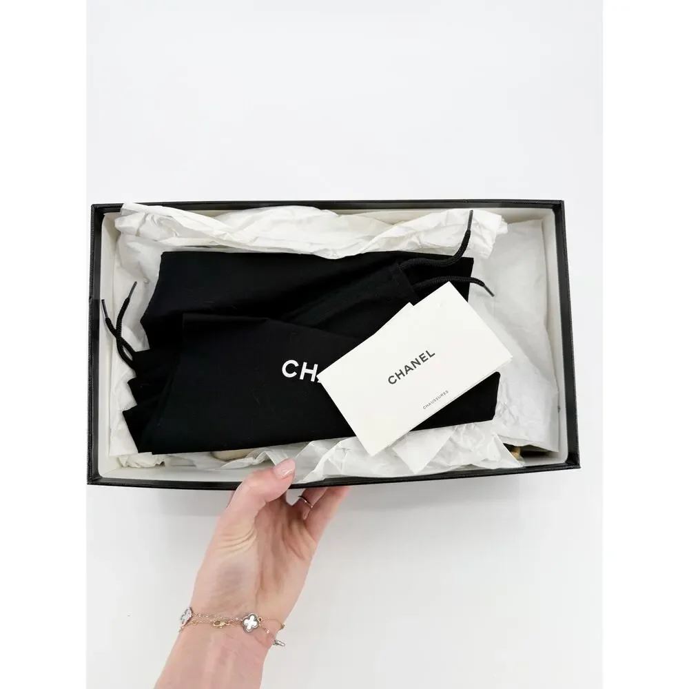 Chanel Chain Heel CC Denim Cap Toe Black Ivory Navy Pumps Block Heel 39 Box